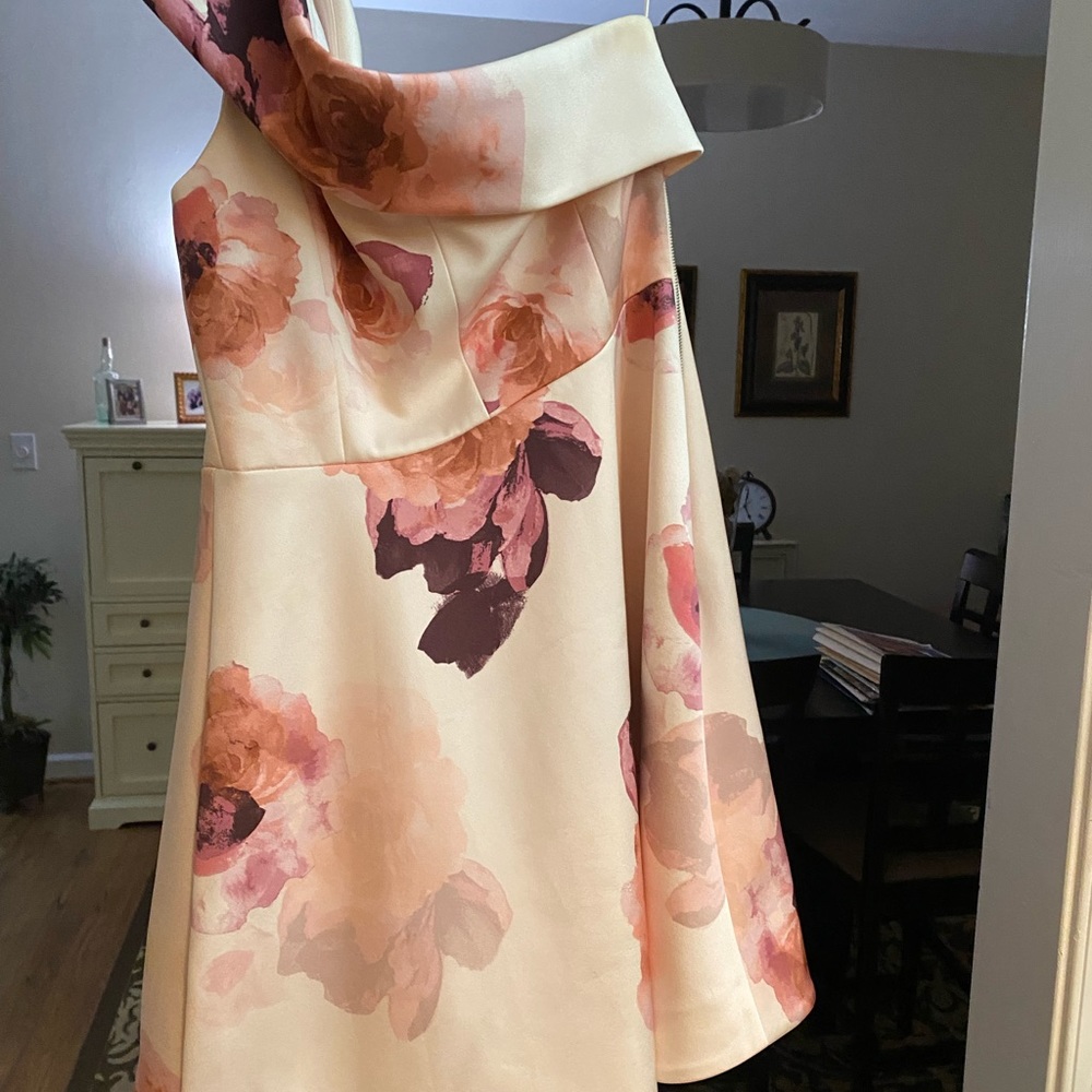 Like new lined floral off the shoulder dress, size L (runs small)